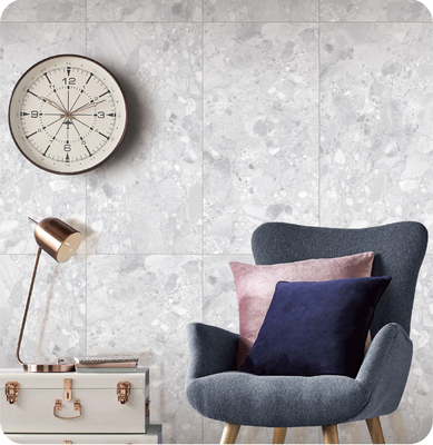 kaufen Hellgrau 750x1500mm Innenfußboden ISO9001 Fliesen und verschleißfestes Terrazzo Babyface Porzellanfliesen für Bad und Gebäude on-line-Fertigung