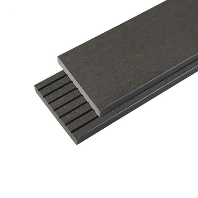 Hölzerner zusammengesetzter Außenplastikzaun Panel Wall For, das WPC innerhalb des Brettes ausführend 71x21mm Gray Plank errichtet