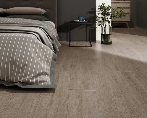 Beige antibakterielle Holzporzellanstreifen 200x1000mm Innenfußbodenstreifen für Wohnzimmerdekoration