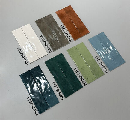 Antibakterielle grüne glänzende Keramik-Wandfliesen 75x300mm für Esszimmer und Büro