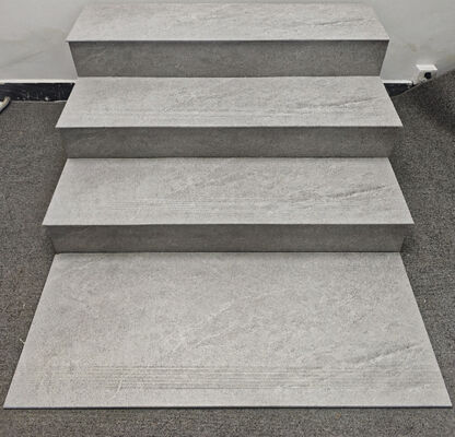 Grau-Beige Feuchtigkeitsdicht 470x1200mm Matt Keramik Treppen Stufe und Aufzug für Balkon