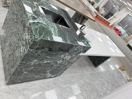 Anti-slip Moisture-proof Wateproof Durable Stain-resistant Elegant Firebrick Luxury Stone Design Green and White Countertop 3100x900mm Polished Marble Slabs Island Table for Hotel and Kitchen