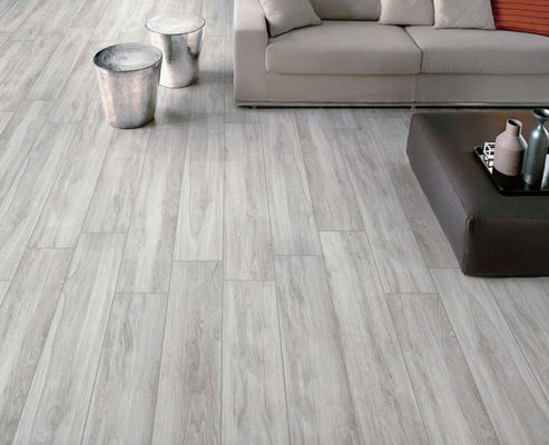 60x120cm heller Gray Porcelain Tile, Prozent 1000SQM hölzernes Matt Tiles W.A 0,05